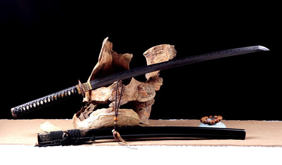 三色铜“青龙刀盘”武士刀（黑檀